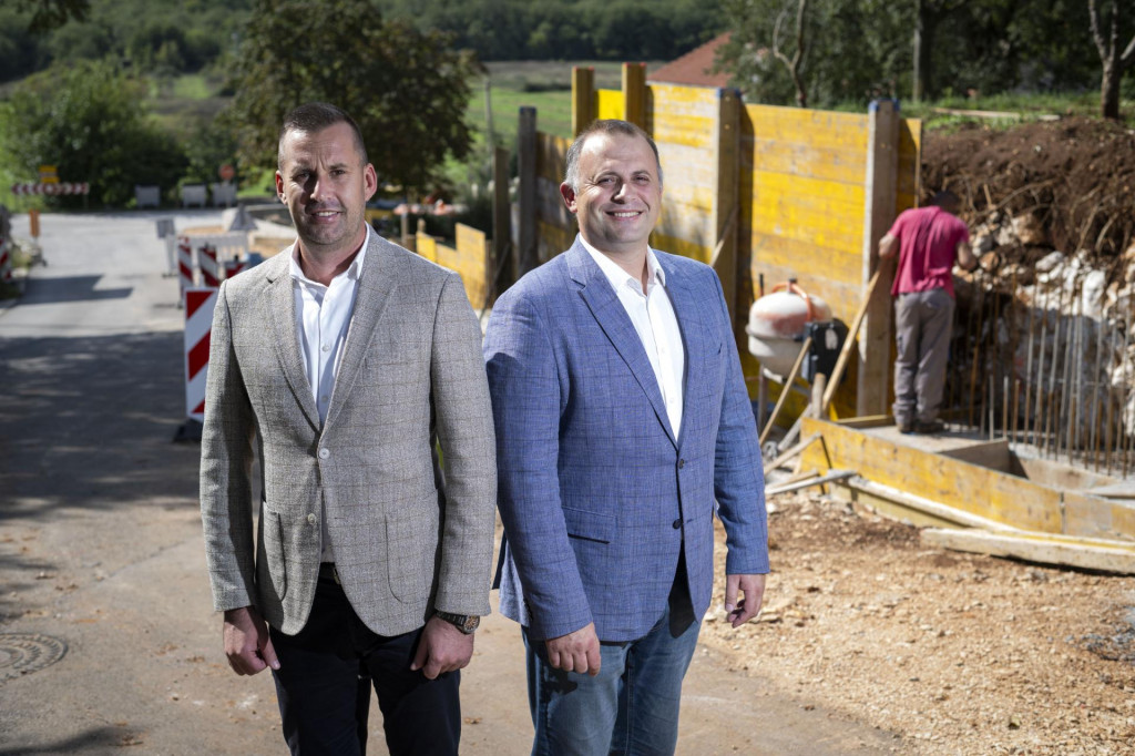 &lt;p&gt;Načelnik općine Dugopolje, Perica Bosančić i predsjednik Općinskog vijeća Alen Smodlaka&lt;/p&gt;