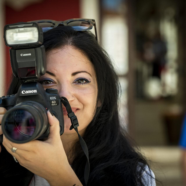 &lt;p&gt;Šibenska fotografkinja Zrinka Magazin s jedne od prijašnjih manifestacija Šibenik u kadru&lt;br&gt;
 &lt;/p&gt;