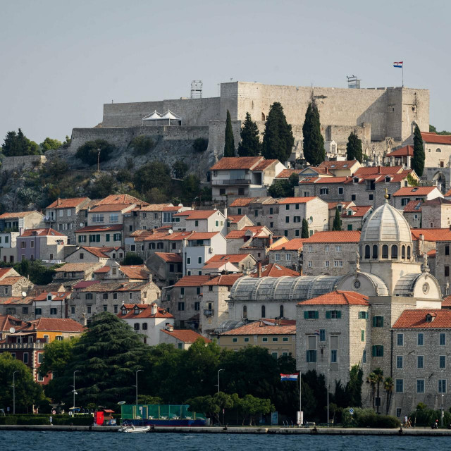 &lt;p&gt;Sibenik, 280823. Pogled na grad Sibenik sa mora.