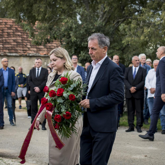 &lt;p&gt;Varivode, 280924. Srpsko narodno vijece i Opcina Kistanje obiljezili su polaganjem vijenaca i komemoracijom godisnjicu zlocina pocinjenog nad srpskim civilima 28.9.1995. u selu Varivode. Na fotografiji: Anja Simpraga i Milorad Pupovac.