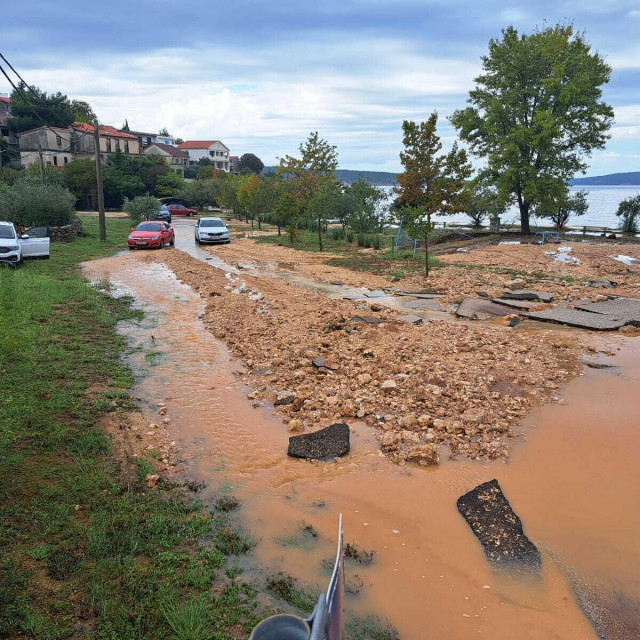 &lt;p&gt;Poplave u Obrovcu&lt;/p&gt;