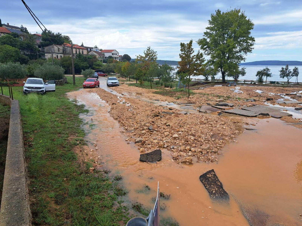 &lt;p&gt;Poplave u Obrovcu&lt;/p&gt;