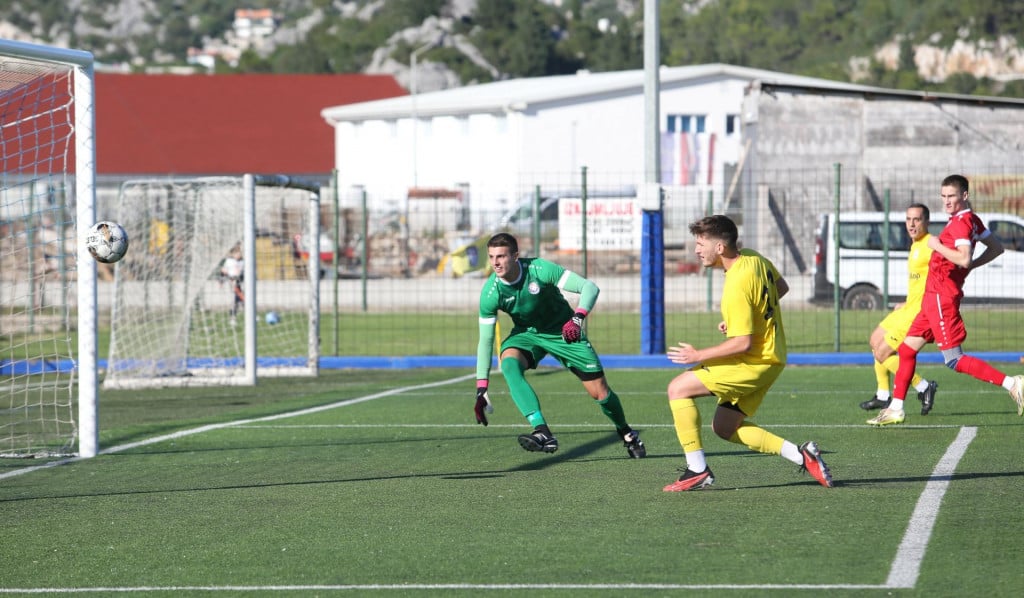 &lt;p&gt;Toma Medak dovodi Gusar u vodstvo 1:0. Mreža Župe dubrovačke zatresla se u Pločama prvi put u 4. minuti&lt;/p&gt;