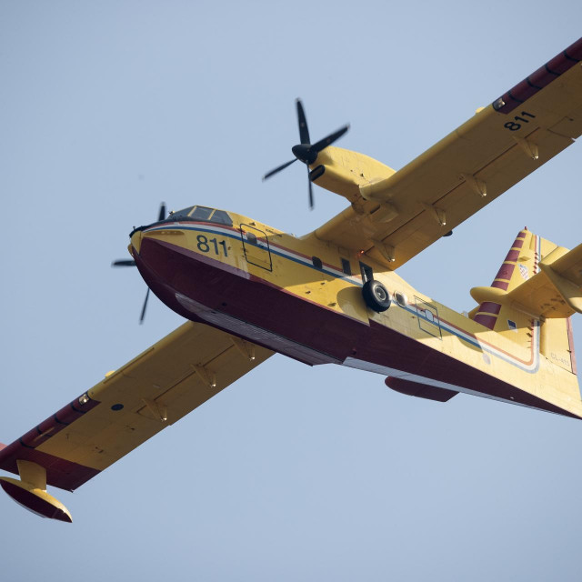 &lt;p&gt;Kanader CL-415 Hrvatskog ratnog zrakoplovstva sa deset pripadnika 855. protupožarne eskadrile 93. krila HRZ-a upućen je u Grčku (ilustracija)&lt;/p&gt;