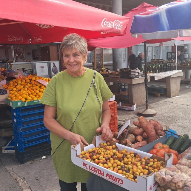 &lt;p&gt;Zdenka Sučić iz Mirlović Zagore i njezine oskoruše na šibenskoj pijaci&lt;/p&gt;