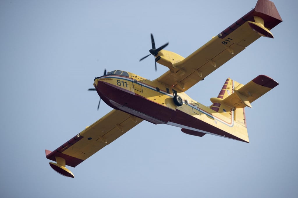 &lt;p&gt;Kanader CL-415 Hrvatskog ratnog zrakoplovstva sa deset pripadnika 855. protupožarne eskadrile 93. krila HRZ-a upućen je u Grčku (ilustracija)&lt;/p&gt;