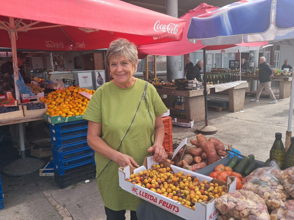 &lt;p&gt;Zdenka Sučić iz Mirlović Zagore i njezine oskoruše na šibenskoj pijaci&lt;/p&gt;