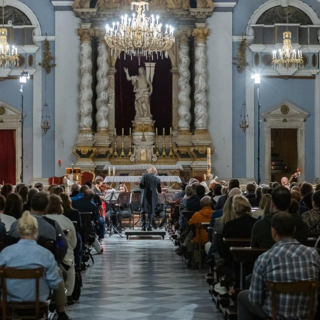 &lt;p&gt;DSO i mladi oboist Noah Rudd nastupaju pod ravnanjem Antuna Poljanić&lt;/p&gt;