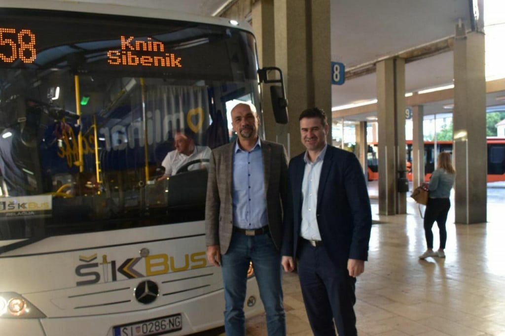 &lt;p&gt;Marko Jelić i Ognjen Vukmirović među prvim putnicima novog autobusnog prijevoznika u Šibensko-kninskoj županiji&lt;/p&gt;