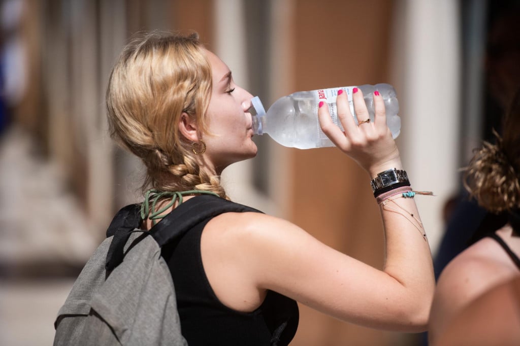 &lt;p&gt;Zadar, 160824.&lt;br&gt;
Unatoc toplinskom valu i visokim temperaturama, mnostvo turista obilazi staru gradsku jezgru.&lt;br&gt;