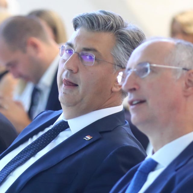 &lt;p&gt;Plenković može biti zadovoljan anketom, HDZ-a je ipak ispred Puljkove stranke, mada je razlika vrlo mala&lt;/p&gt;

&lt;p&gt; &lt;/p&gt;

&lt;p&gt;&lt;br&gt;
 &lt;/p&gt;