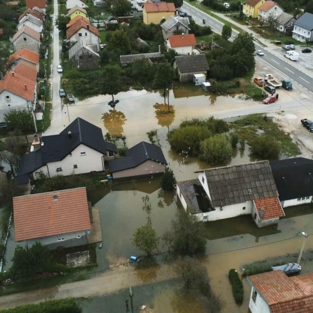 &lt;p&gt;Poplavljeni dijelovi Novog naselja dva snimljeni iz zraka&lt;/p&gt;