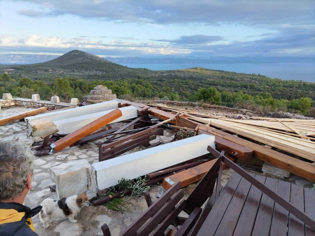 &lt;p&gt;Pogled s mjesta gdje je bio restoran&lt;/p&gt;