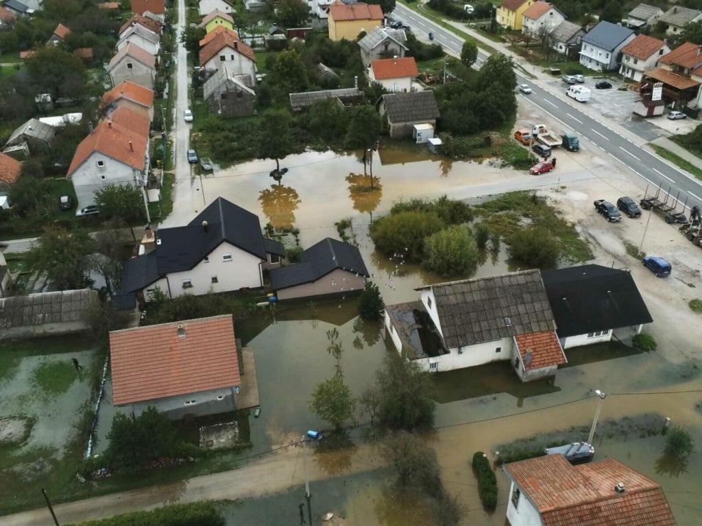 &lt;p&gt;Poplavljeni dijelovi Novog naselja dva snimljeni iz zraka&lt;/p&gt;