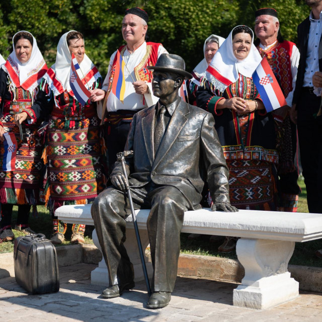 &lt;p&gt;Svoj spomenik na biogradskoj rivi dobio JE ”otac biogradskog turizma”, Vagan Melik Karaganjan iz Armenije &lt;/p&gt;