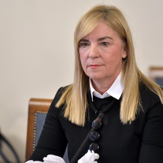 &lt;p&gt; Pravobraniteljica za djecu Helenca Pirnat Dragičević:  Na struci je i na relevantnim sustavima da što je moguće prije pronađu i osiguraju primjereni oblik školovanja te sigurno okruženje za svako dijete&lt;/p&gt;