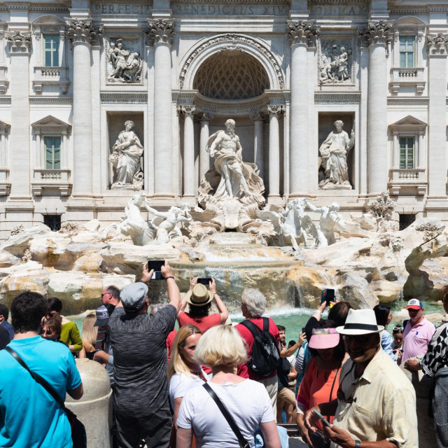 &lt;p&gt;Fontana di Trevi&lt;/p&gt;