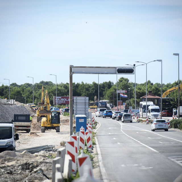 &lt;p&gt;Gradjevinski radovi na izgradnji cvora Mandalina, novog juznog ulaza u grad.&lt;br&gt;
 &lt;/p&gt;