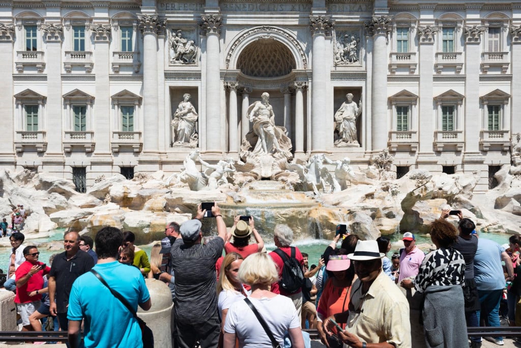 &lt;p&gt;Fontana di Trevi&lt;/p&gt;