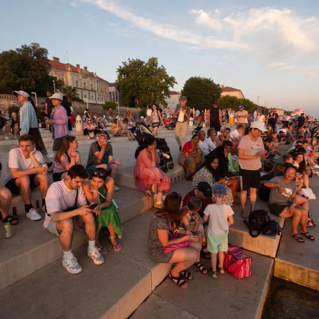 &lt;p&gt;Zadar, 270624 Stotine turista su i veceras uzivale u prekrasnom zalasku sunca na zadarskoj rivi.