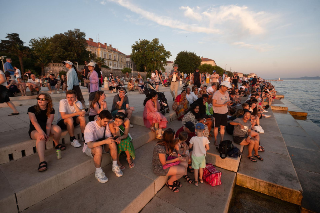 &lt;p&gt;Zadar, 270624 Stotine turista su i veceras uzivale u prekrasnom zalasku sunca na zadarskoj rivi.