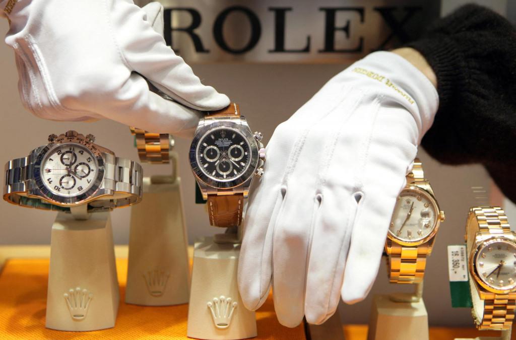 &lt;p&gt;Satove Rolex koji - pogotovo oni izrađeni po narudžbi - koštaju i po više stotina tisuća eura, prodavači u luksuznim prodavaonicama tretiraju u rukavicama&lt;/p&gt;