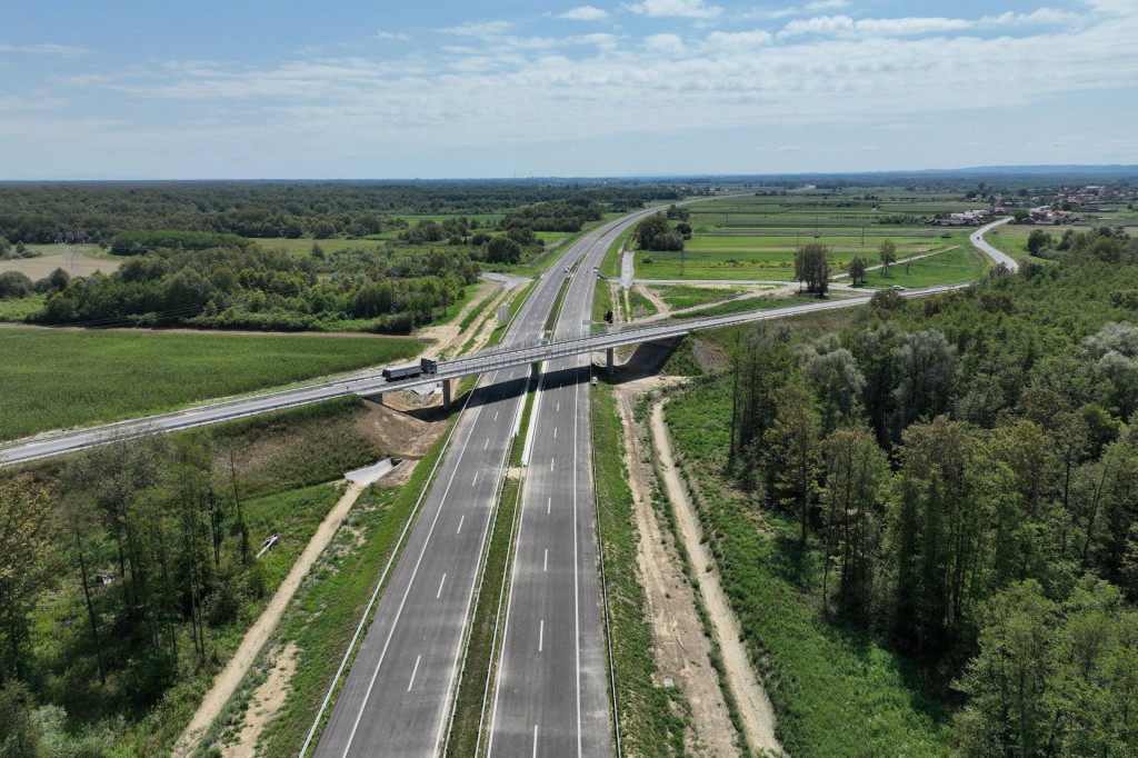 &lt;p&gt;Završni radovi na dionici autoceste Zagreb-Sisak od čvora Lekenik do Siska (snimka iz srpnja)&lt;/p&gt;