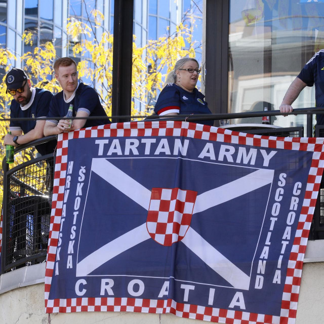 &lt;p&gt;Zagreb, 1201024&lt;br&gt;
Skotski navijaci Tartan Army organiziraju party za navijace s vlastitim DJ-om i glazbenikom.&lt;br&gt;
Na fotografiji: navijaci u Ritmu Grada.&lt;br&gt;