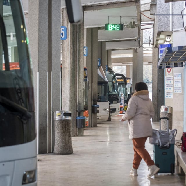 &lt;p&gt;Nakon više od 30 godina u kninskom zaleđu dočekali minibus&lt;/p&gt;