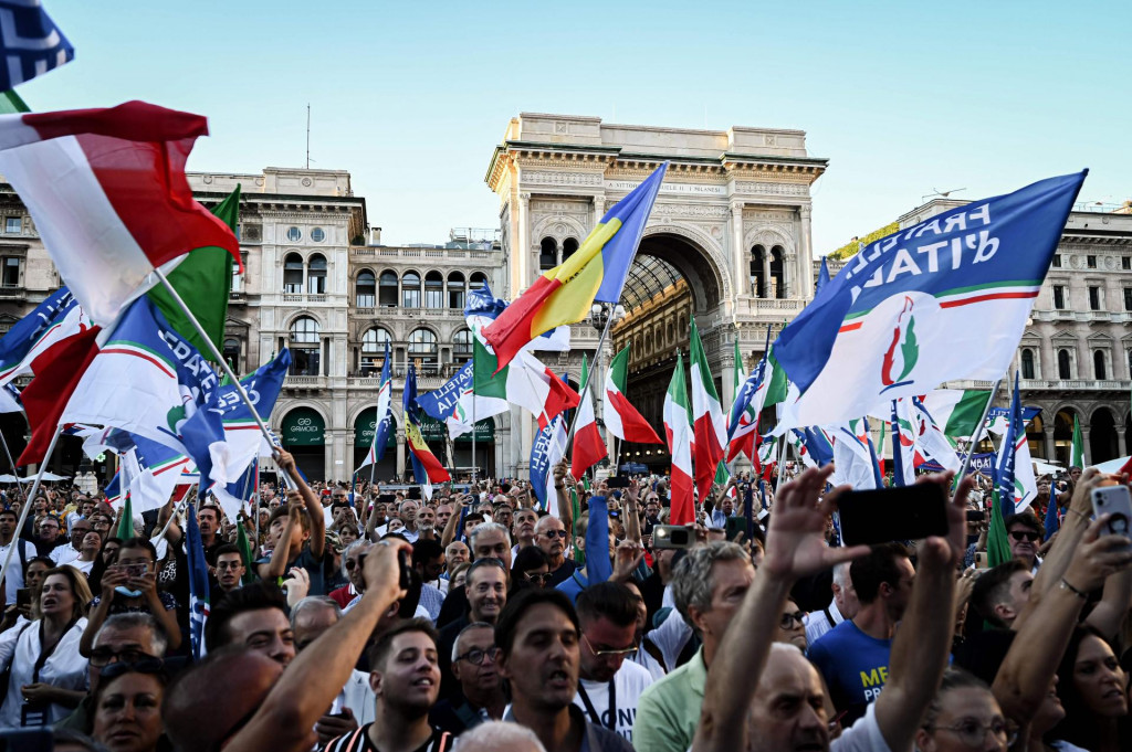 &lt;p&gt;Euforija na jednom od skupova Braće Italije, stranke koja je iznjedrila Giorgiju Meloni; ovoga puta u Milanu&lt;/p&gt;