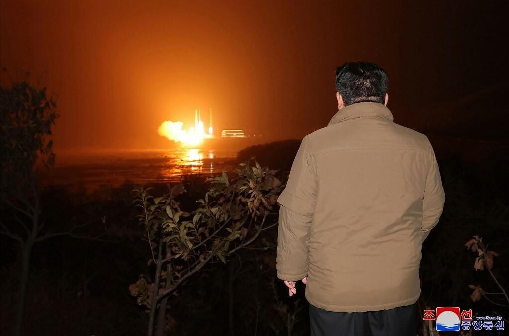 &lt;p&gt;Kim Jong Un nadgleda lansiranje rakete&lt;/p&gt;