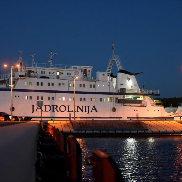 &lt;p&gt;Zadar, 101120.&lt;br&gt;
Trajekti Jadrolinije vezani u luci Gazenica.&lt;br&gt;
Na fotografiji: trajekt Vladimir Nazor.&lt;br&gt;