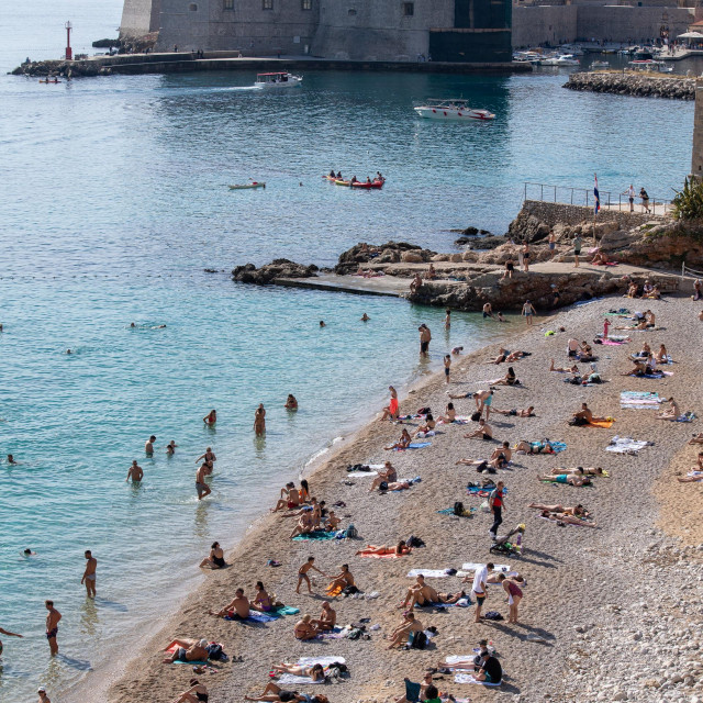 &lt;p&gt;Dubrovnik, 161024.&lt;br&gt;
Kupaci na plazi Banje i Porporeli.&lt;br&gt;