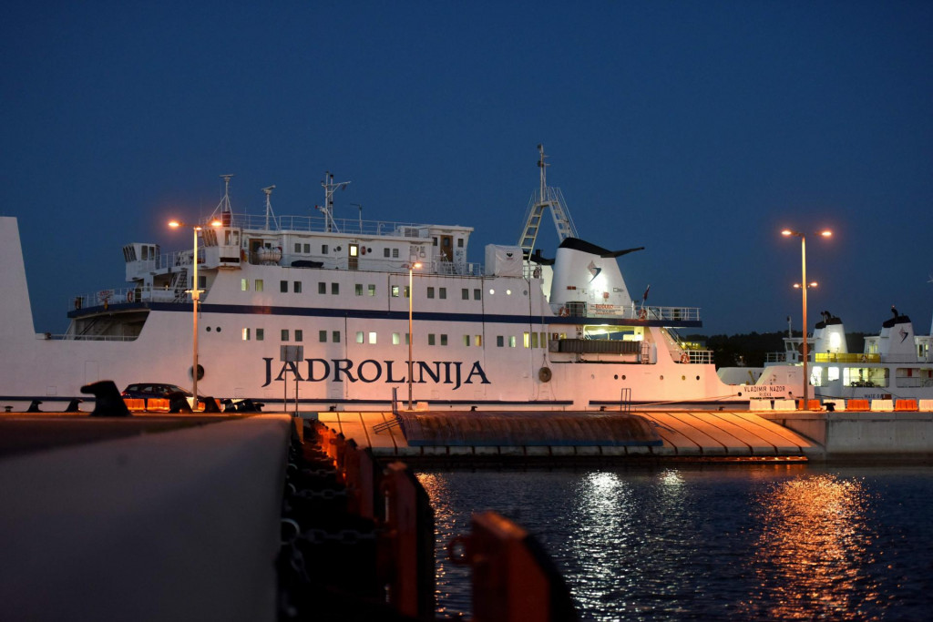 &lt;p&gt;Zadar, 101120.&lt;br&gt;
Trajekti Jadrolinije vezani u luci Gazenica.&lt;br&gt;
Na fotografiji: trajekt Vladimir Nazor.&lt;br&gt;