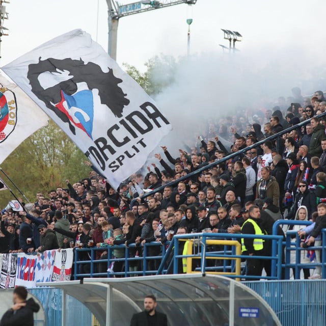 &lt;p&gt;Torcida puni tribine stadiona Ivan Kušek Apaš&lt;/p&gt;