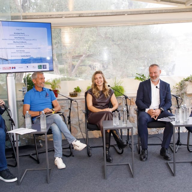 &lt;p&gt;Panelisti s lijeva: Jure Smoljo, Sean Lisjak, Martina Cvitković,  Kristijan Pavić, Saša Popovac&lt;/p&gt;