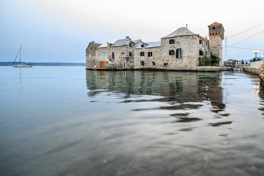 &lt;p&gt;‘Ovaj je otok trebao biti kaštelanski Sveti Stefan‘&lt;/p&gt;