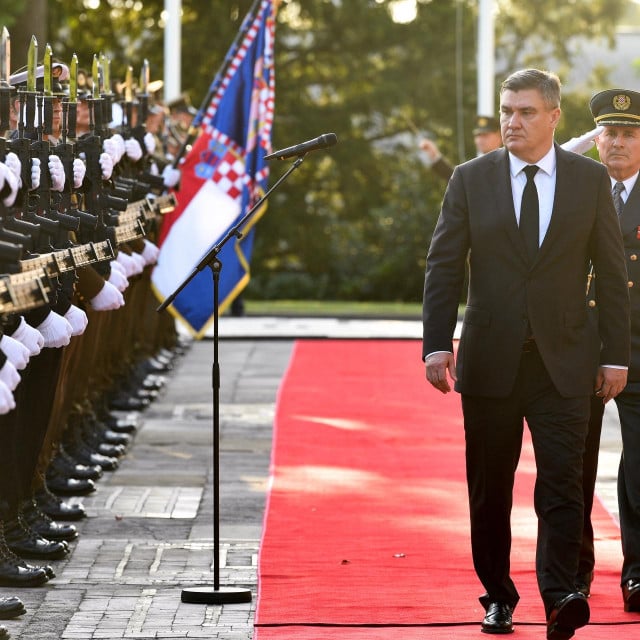 &lt;p&gt;Zoran Milanović Milanović u obraćanju ističe kako nikada nije rekao da će hrvatski vojnici u misiji NATO-a za logističku potporu Ukrajini fizički biti u Ukrajini&lt;/p&gt;