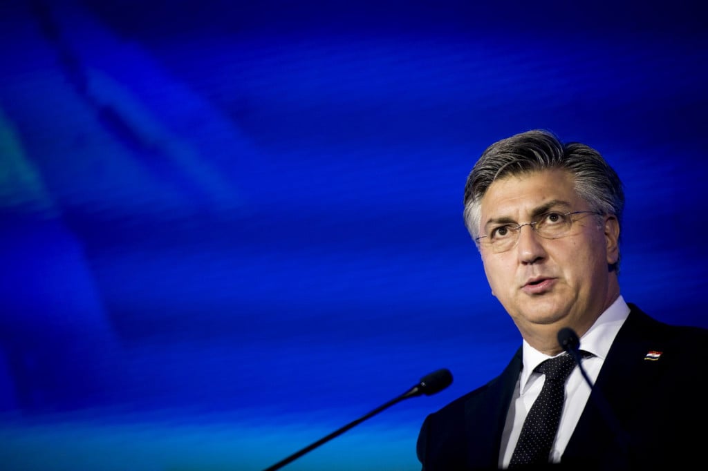 &lt;p&gt; Andrej Plenkovic je poslao poruku generalima, časnicima i vojnicima, rekavši kako to što Milanović radi Kundidu radi svakom od njih ponaosob. ‘Ne poštuje vas, ne da vam da kažete gdje to dvojica vaših kolega i časnika trebaju ići”&lt;/p&gt;