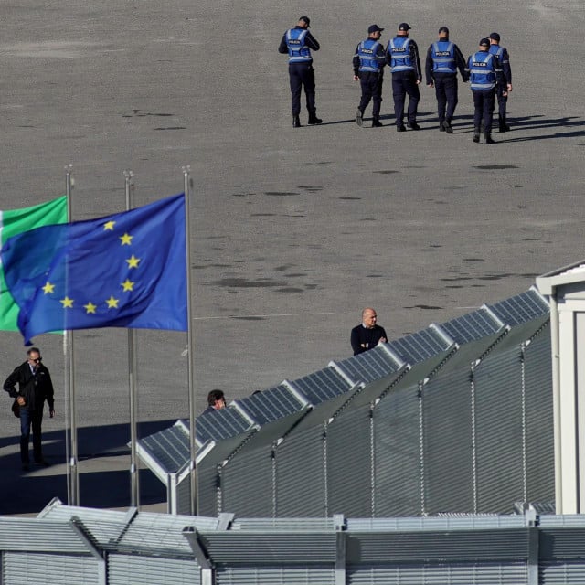 &lt;p&gt;Kamp u Shen Gjinu ispao je neugodan fijasko u koji je Italija uložila veliki novac samo da bi glasači desničarske vlade stekli dojam da se nešto radi&lt;/p&gt;