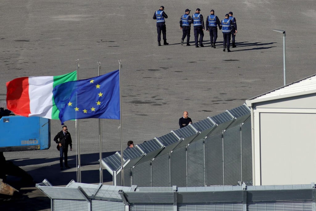 &lt;p&gt;Kamp u Shen Gjinu ispao je neugodan fijasko u koji je Italija uložila veliki novac samo da bi glasači desničarske vlade stekli dojam da se nešto radi&lt;/p&gt;