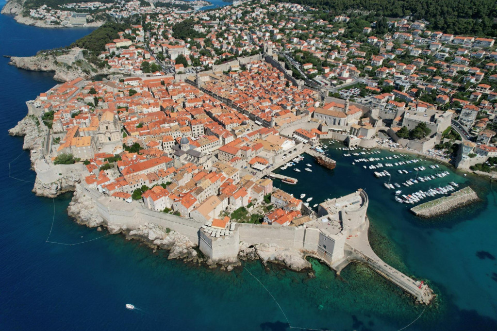 &lt;p&gt;Dubrovnik je biser svjetske kulturne baštine&lt;br&gt;
 &lt;/p&gt;