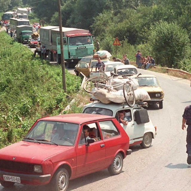 &lt;p&gt;Masovni egzodus Srba iz Hrvatske nakon ‘Oluje‘; u koloni je, u zračnom napadu 7. kolovoza, smrtno stradalo dvoje djece&lt;/p&gt;