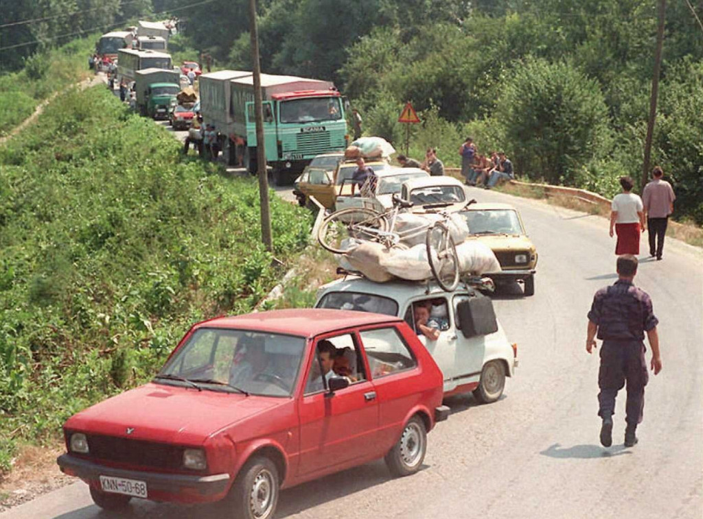 &lt;p&gt;Masovni egzodus Srba iz Hrvatske nakon ‘Oluje‘; u koloni je, u zračnom napadu 7. kolovoza, smrtno stradalo dvoje djece&lt;/p&gt;