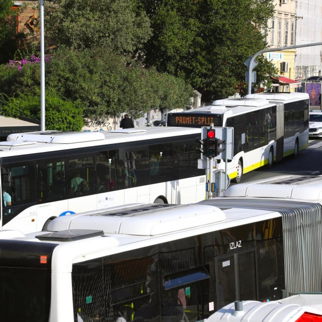 &lt;p&gt;Prometna u Ulici Domovinskog rata izazvala je gungulu&lt;/p&gt;