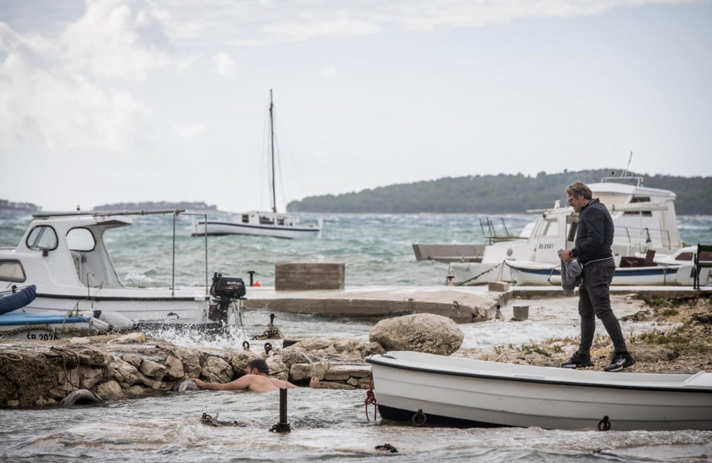 &lt;p&gt;Sibenik, 031123. Olujni udari juga na obali gradske cetvrti Brodarica.