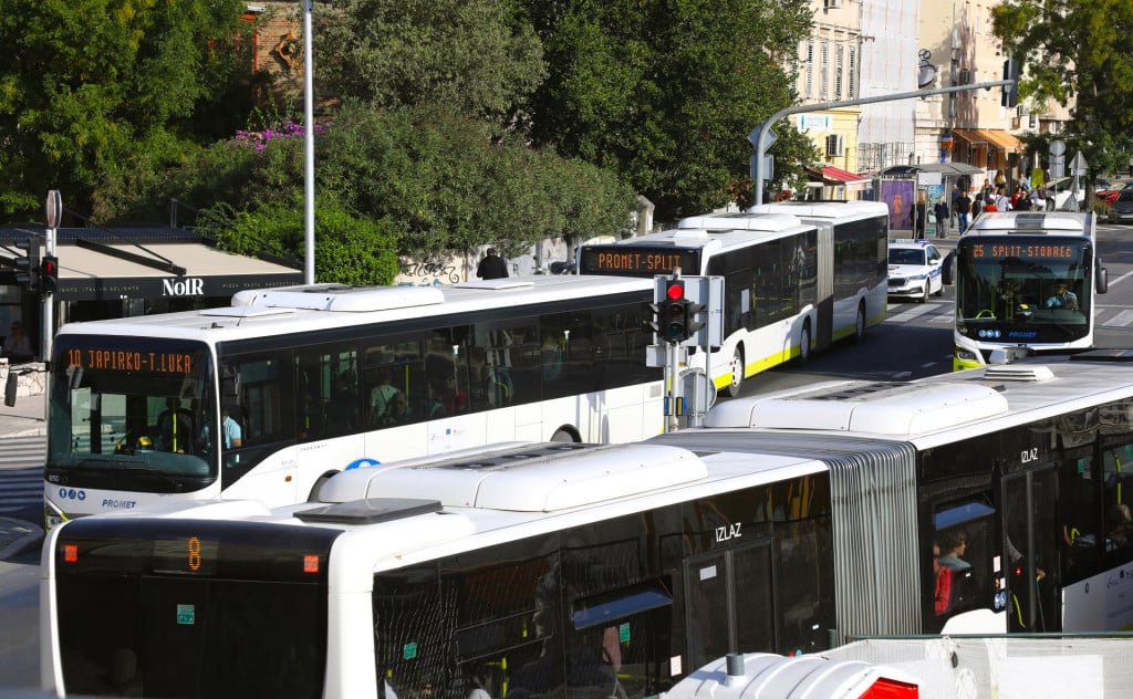 &lt;p&gt;Prometna u Ulici Domovinskog rata izazvala je gungulu&lt;/p&gt;