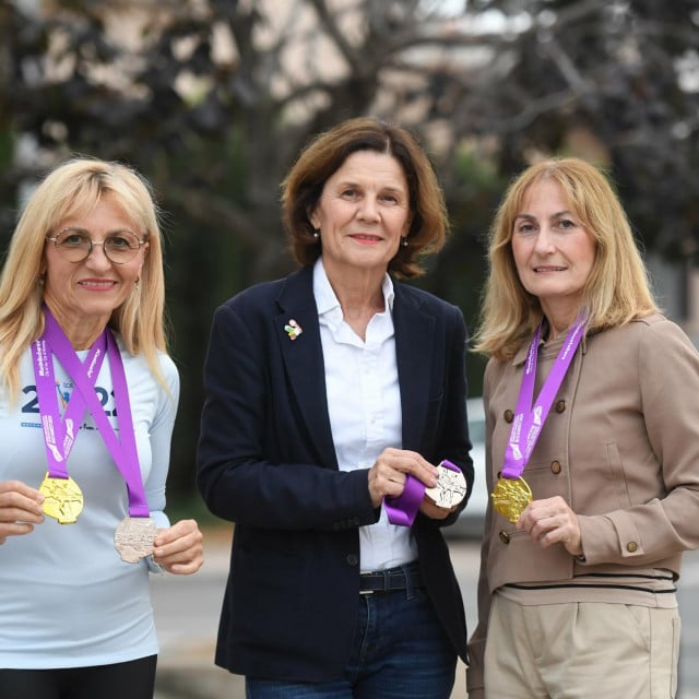 &lt;p&gt;specijal sd&lt;br&gt;
Zadar, 241024.&lt;br&gt;
Natalija Gulin, Djurdjica Sokota i Sandra Bosni osvojile su 3. mjesto u Bukurestu na Svjetskom prvenstvu veterana u maratonu.&lt;br&gt;