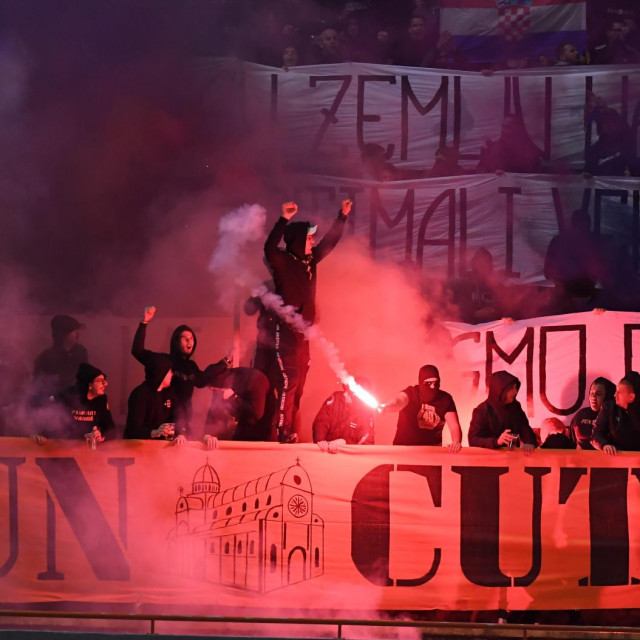 &lt;p&gt;Sibenik, 150924.&lt;br&gt;
Stadion Subicevac.&lt;br&gt;
Nogometna utakmica 6. kola SuperSport HNL-a, Sibenik - Varazdin.&lt;br&gt;
Na fotografiji: Funcuti, bakljada.&lt;br&gt;