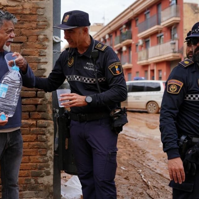 &lt;p&gt;Policajci u Valenciji ne mogu stati na kraj pljačkašima pa neki zazivaju vojsku na ulicama&lt;/p&gt;